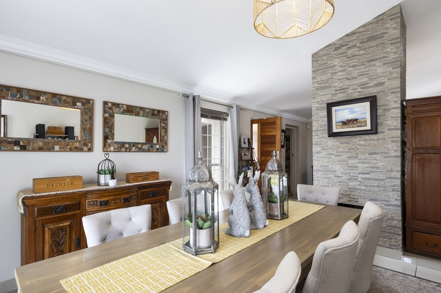 To Let 4 Bedroom Property for Rent in Heldervue Western Cape